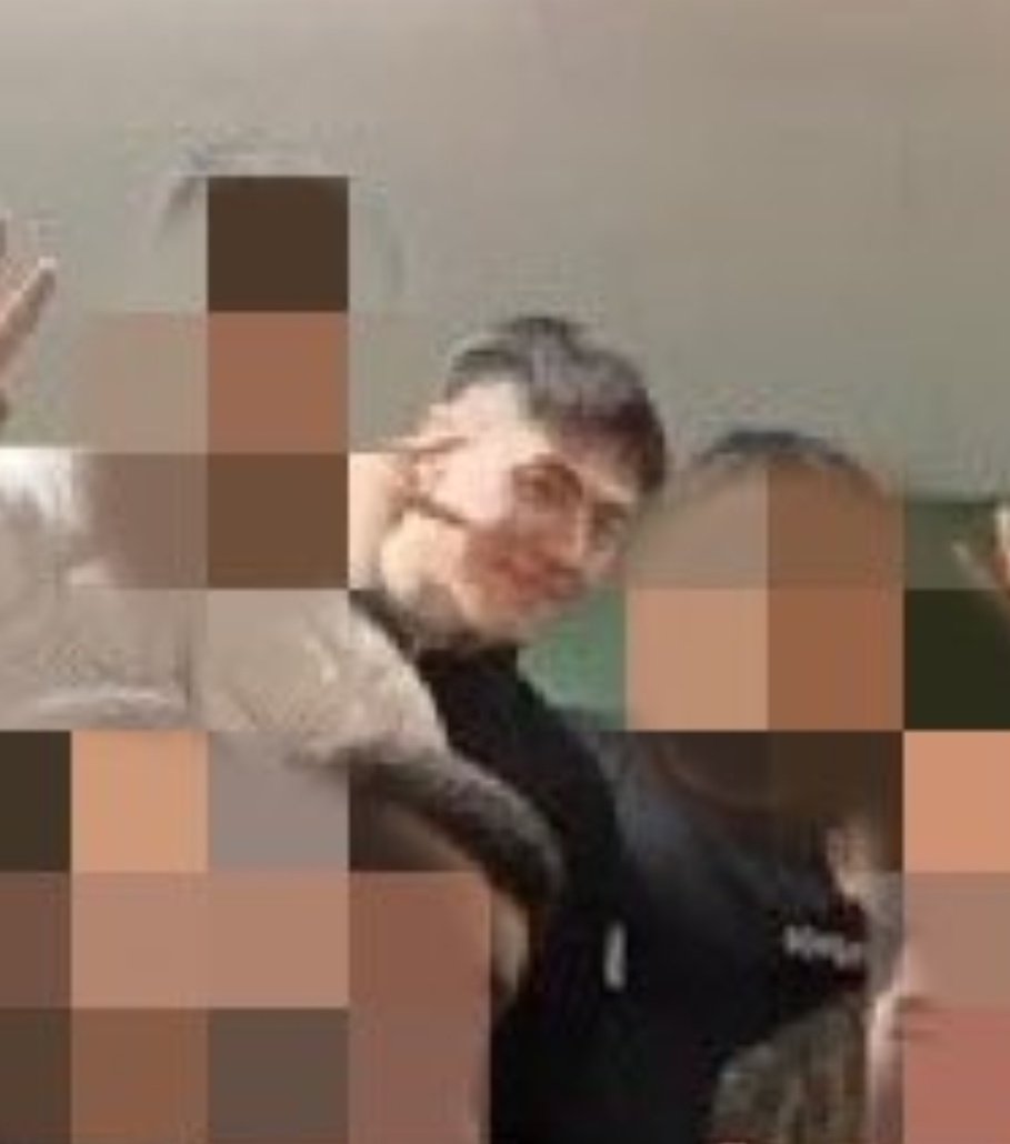 ถ่ายรูปกลุ่มไปยืนที่ไกลแค่ไหน แฟนคลับก็ซูมหาเธอเจออยู่ดี 🥰