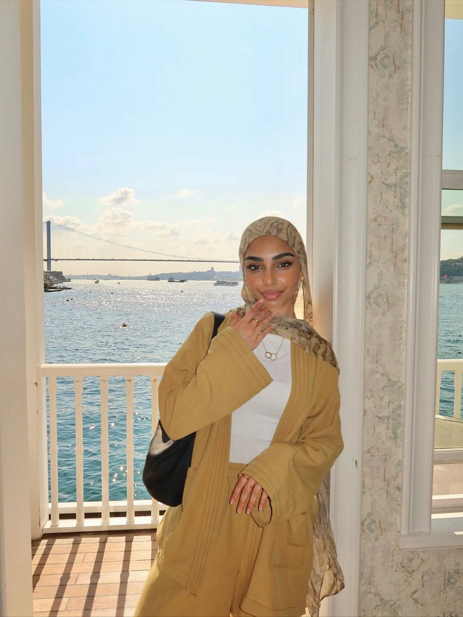 Say heyy and join me travelling the world 🥰