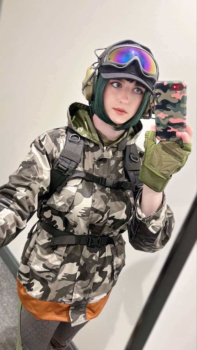 Flower Wolf 🔜 MCM Comic Con London 🇬🇧 tweet media