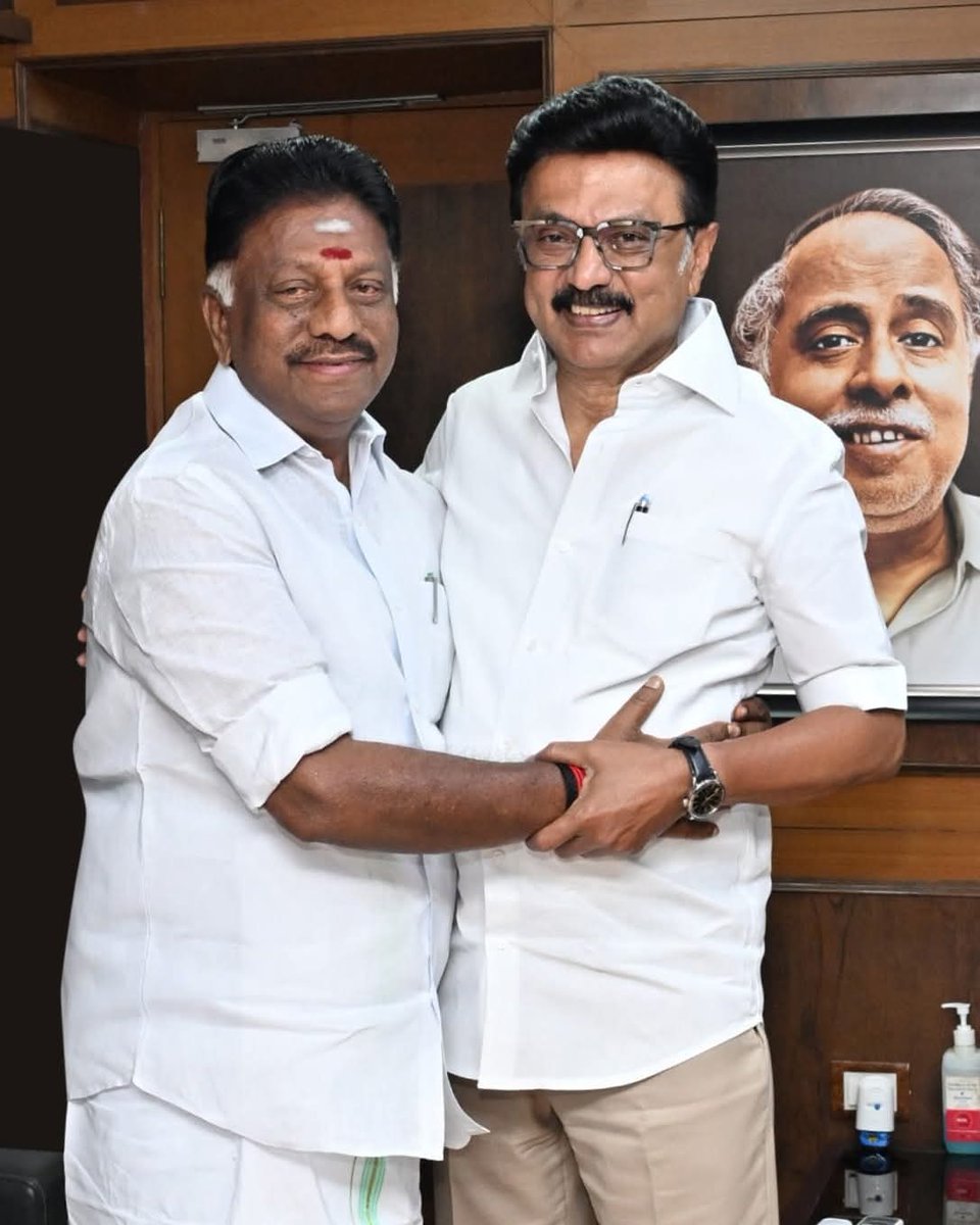 OfficeOfOPS's tweet photo. திராவிட மாடலின் நாயகர்களான தந்தை பெரியார் விதைத்த சமூகநீதி சிந்தனையையும், பேரறிஞர் அண்ணா வடிவமைத்த அரசியல் மரபையும், முத்தமிழறிஞ��் கலைஞர் உருவாக்கிய திராவிடச் சித்தாந்தத்தையும் செயல்முறை ஆட்சியாக மாற்றி, திராவிட முன்னேற்றக் கழகத்தின் @arivalayam வேர்களை மேலும் வலுப்படுத்தி, மனிதநேய அரசியலை வழிகாட்டியாகக் கொண்டு மக்கள் நம்பிக்கையை வென்று வரும் கழகத் தலைவர், மாண்புமிகு தமிழ்நாட்டின் முதலமைச்சர் தளபதி @mkstalin அவர்களுக்கு எனது இதயம் கனிந்த இனிய பிறந்தநாள் நல்வாழ்த்துகளை மகிழ்ச்சியுடன் தெரிவித்துக் கொள்கிறேன். அவர் நல்ல உடல் தேக ஆரோக்கியத்துடன், தளராத மனவலிமையுடனும் தொடர்ந்து மக்கள் சேவையில் முழுமையாக ஈடு��ட்டு, தமிழ்நாட்டை முன்னேற்றத்தின் உயர்ந்த நிலைக்கு கொண்டு செல்ல எல்லாம் வல்ல இறைவன் அருள் எப்போதும் துணையாக இருக்க பிரார்த்திக்கிறேன்.

வரும் 2026 சட்டமன்றத் தேர்தலில் மக்கள் ஆதரவை பெருவெள்ளமாக திரட்டி, மாபெரும் வெற்றி பெற்று, மீண்டும் தமிழ்நாட்டின் முதலமைச்சராகப் பொறுப்பேற்று சமத்துவம், வளர்ச்சி, மனிதநேயம் ஆகிய அடிப்படைகளில் மக்கள் நல ஆட்சியை மேலும் வலுப்படுத்தும் கழகத் தலைவர் மாண்புமிகு தளபதியார் அவர்களுக்கு எனது மனமார்ந்த வாழ்த்துகளை தெரிவித்துக் கொள்கிறேன்.  

#ஸ்டாலின்தொடரட்டும்! #தமிழ்நாடுவெல்லட்டும்! #வெல்வோம்_ஒன்றாக! #HBDCMMKStalin
