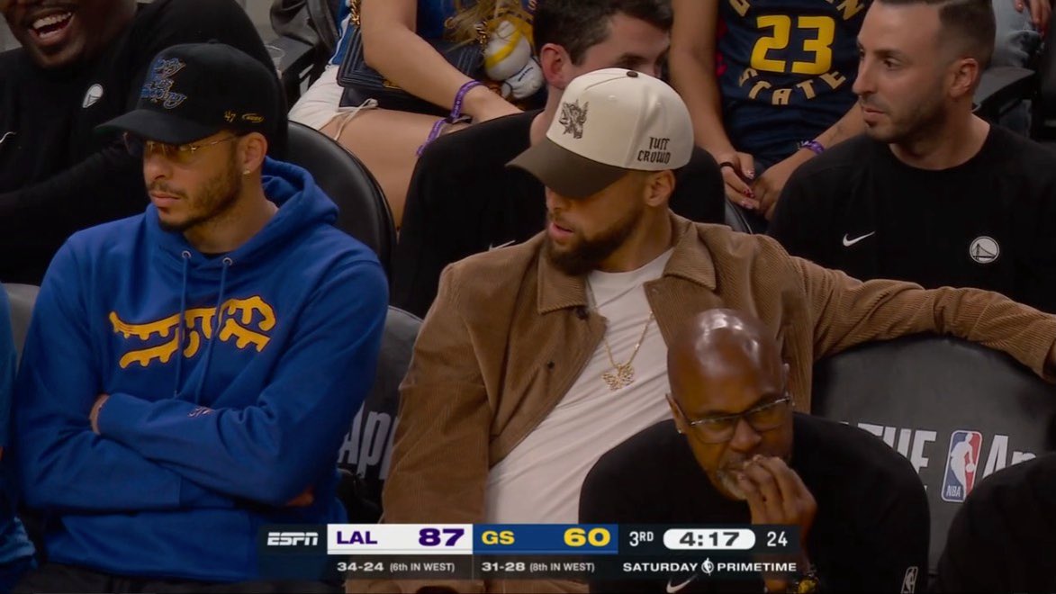 22 games left and we still haven’t seen the Curry bros play together 💔