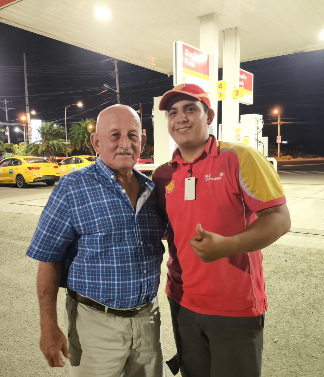 ChrisSoledispa's tweet photo. @grok quítale la gorra y déjalo calvo https://t.co/vc6BuQwRpm