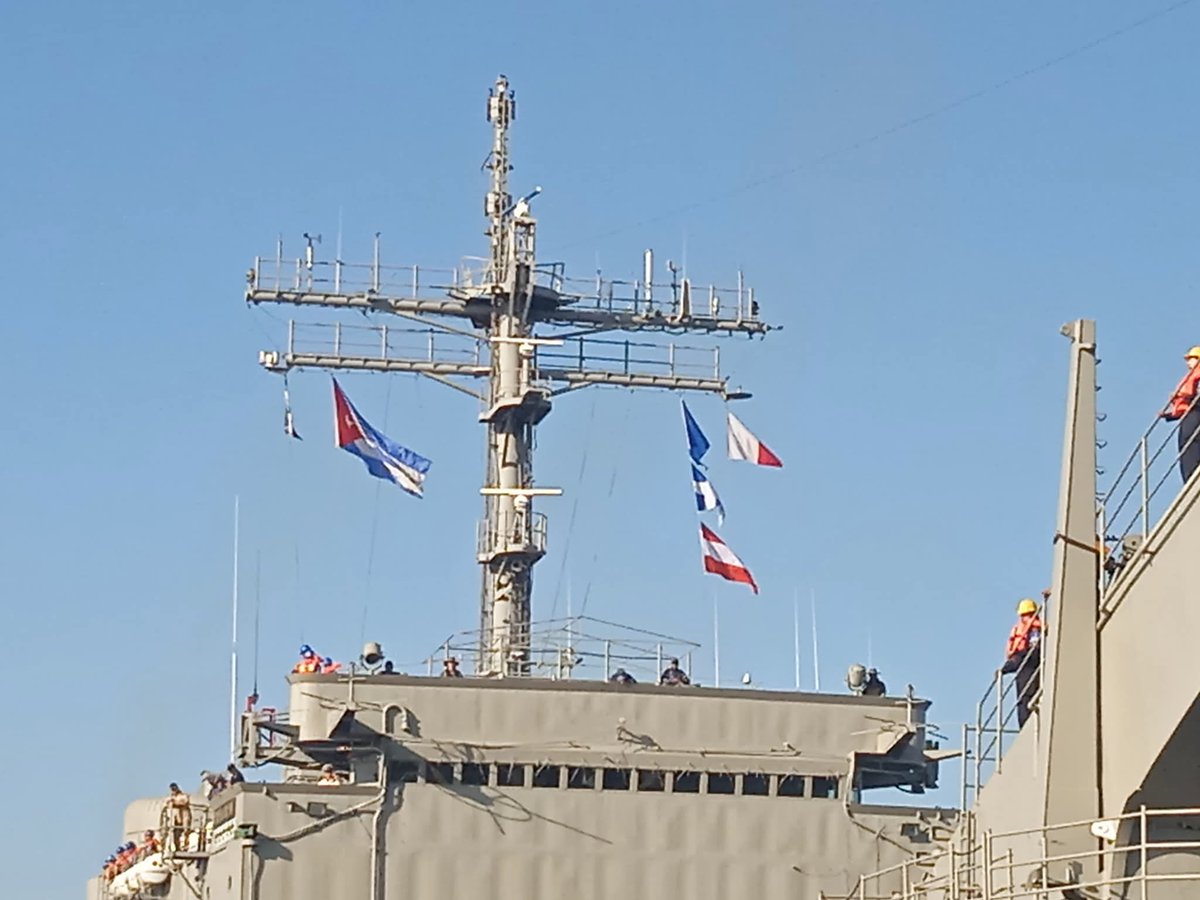 EmbaCubaCostaR's tweet photo. 🇲🇽🚢🇨🇺| Nuevo envío de ayuda proveniente de #México llega a #Cuba

🛳️ Buques de la Armada de México llegaron este sábado a La Habana con ayuda solidaria, principalmente alimentos y enseres varios.

#CubaNoEstáSola  #TumbaElBloqueo https://t.co/Oglvemwxo8