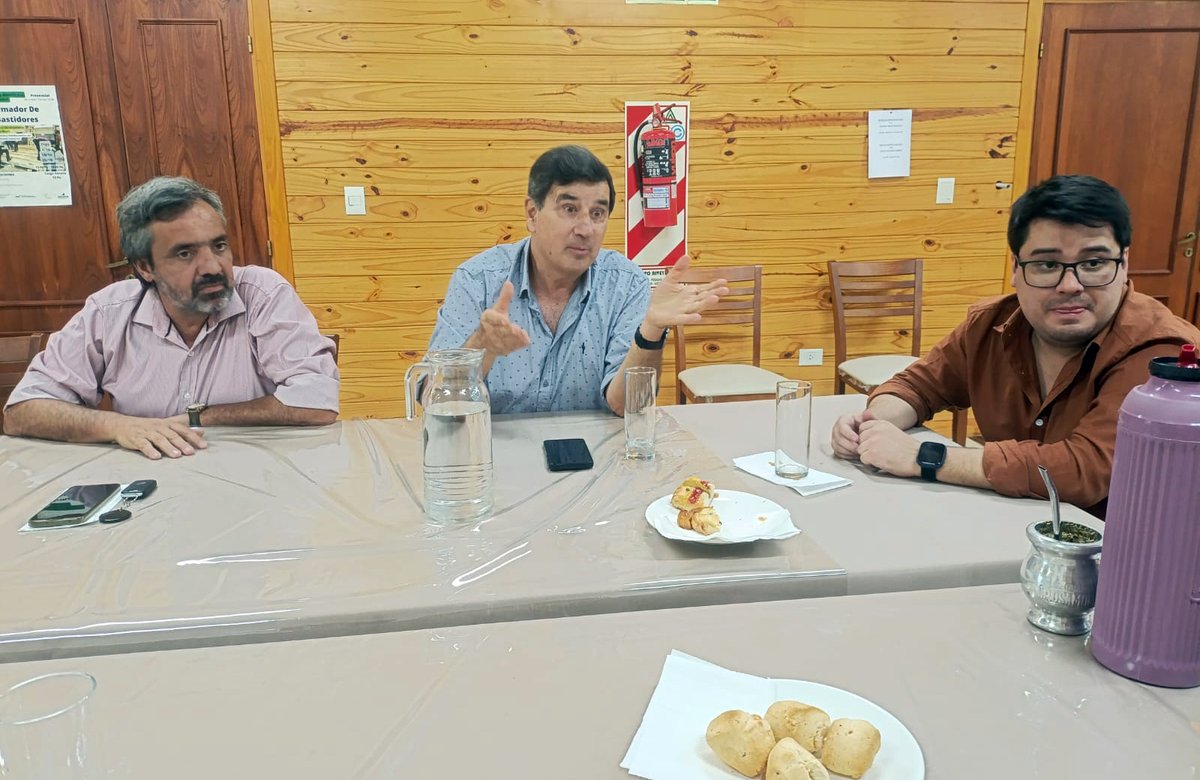 apicofom tweet media