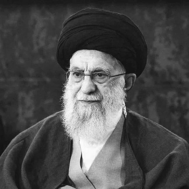 #ULTIMAHORA🚨| IRÁN LO HACE OFICIAL 🇮🇷

La televisión iraní entre lágrimas confirma la muerte del ayatola Alí Jamenei y declara 40 días de luto en el país