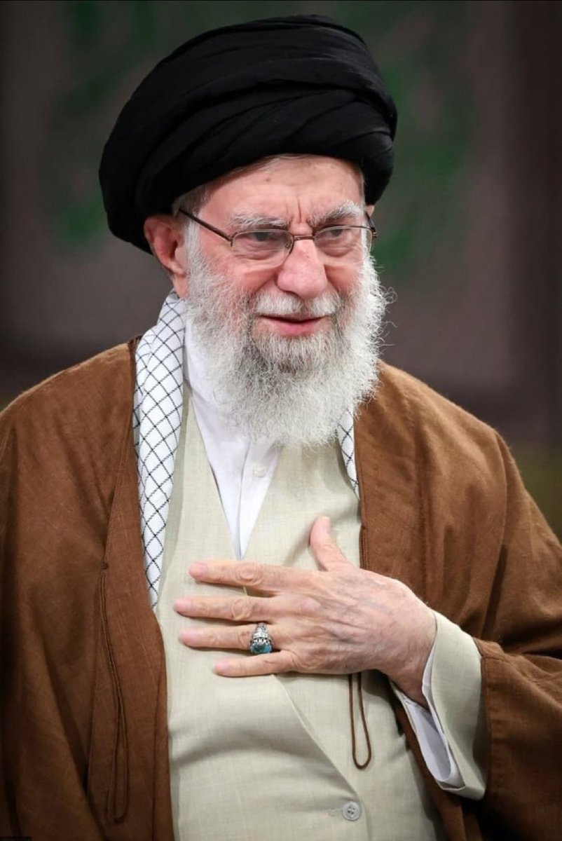 #الشهادة في سبيل الله غنيمة وليست خسارة وكما قال #الامام_الخميني الشعب الذي لديه الشهادة لا يؤسر.