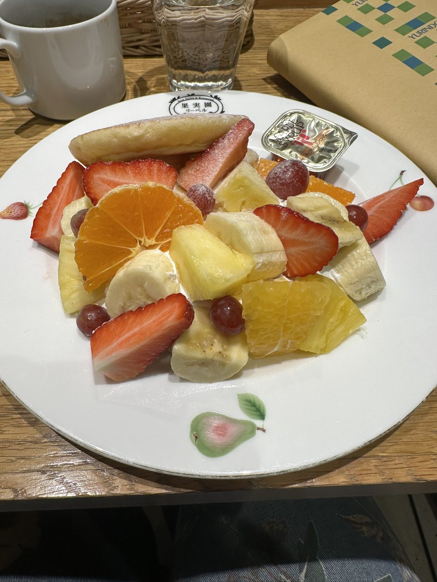 suffi87's tweet photo. 果実園リーベルで
日替わりパンケーキランチ♪
久しぶりに紙の本買って
早く読みたくて〜
いつもはダウンロードして
文字拡大で読むため。。。
字がちっさ(^◇^;) https://t.co/Djar9fOxjY
