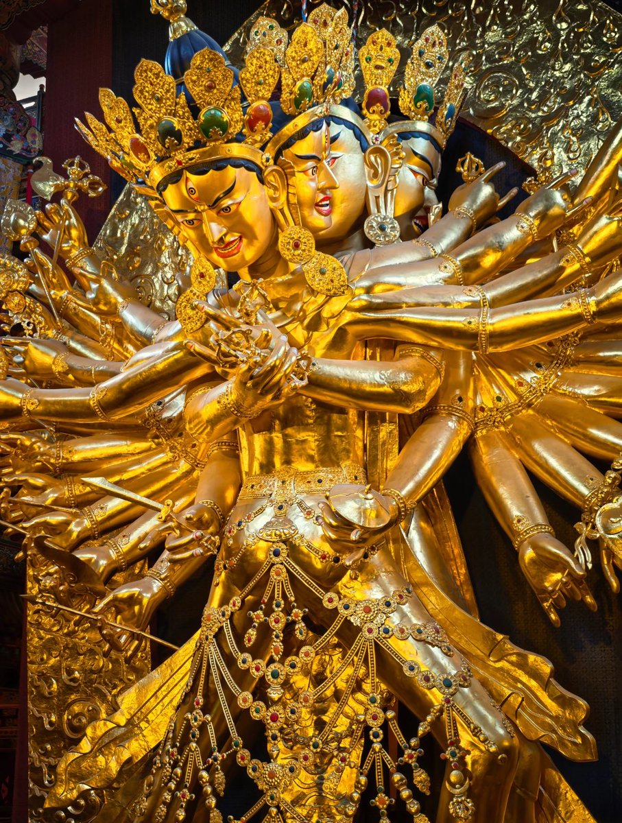 香巴拉时轮坛城文化博览中心
时轮金刚塑像  📹艾伦艾伦