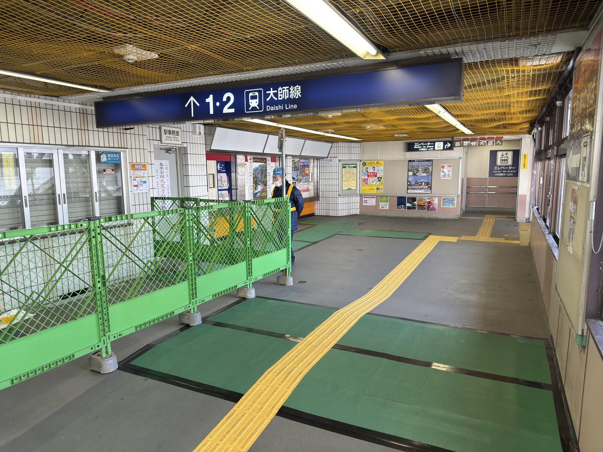 ついに東武大師線大師前駅に改札機が設置されました。西新井駅に設置されていた大師線用の改札機は撤去されました。