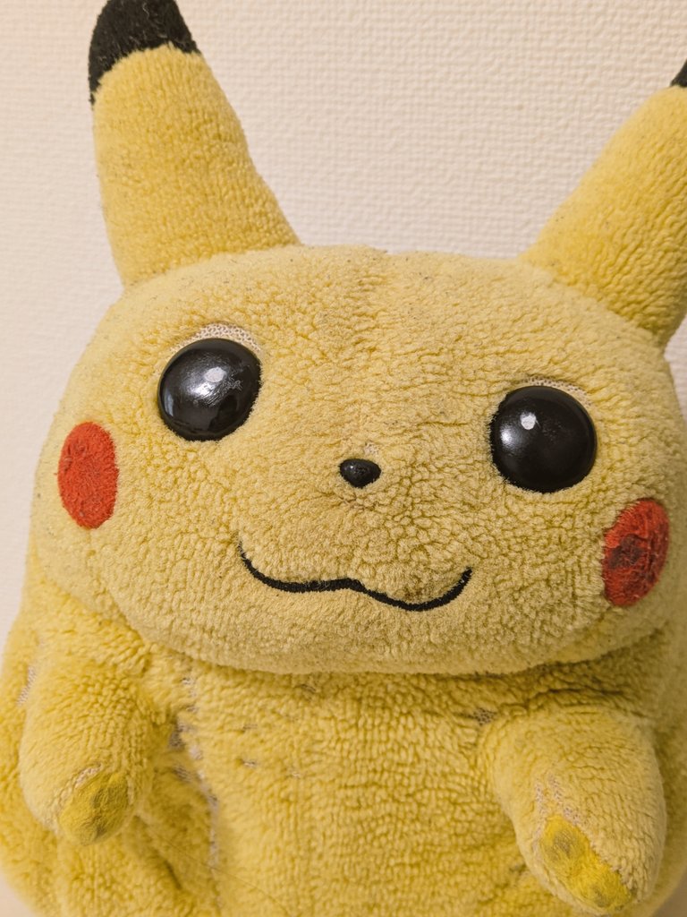 ポケモン30周年「ピカチュウ1/1」復刻ぬいぐるみがファン熱狂