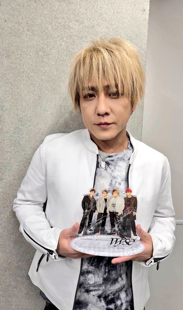 🌟グッズ紹介︎🌟 《レア賞》 直筆サイン入りジオラマアクリルスタンド