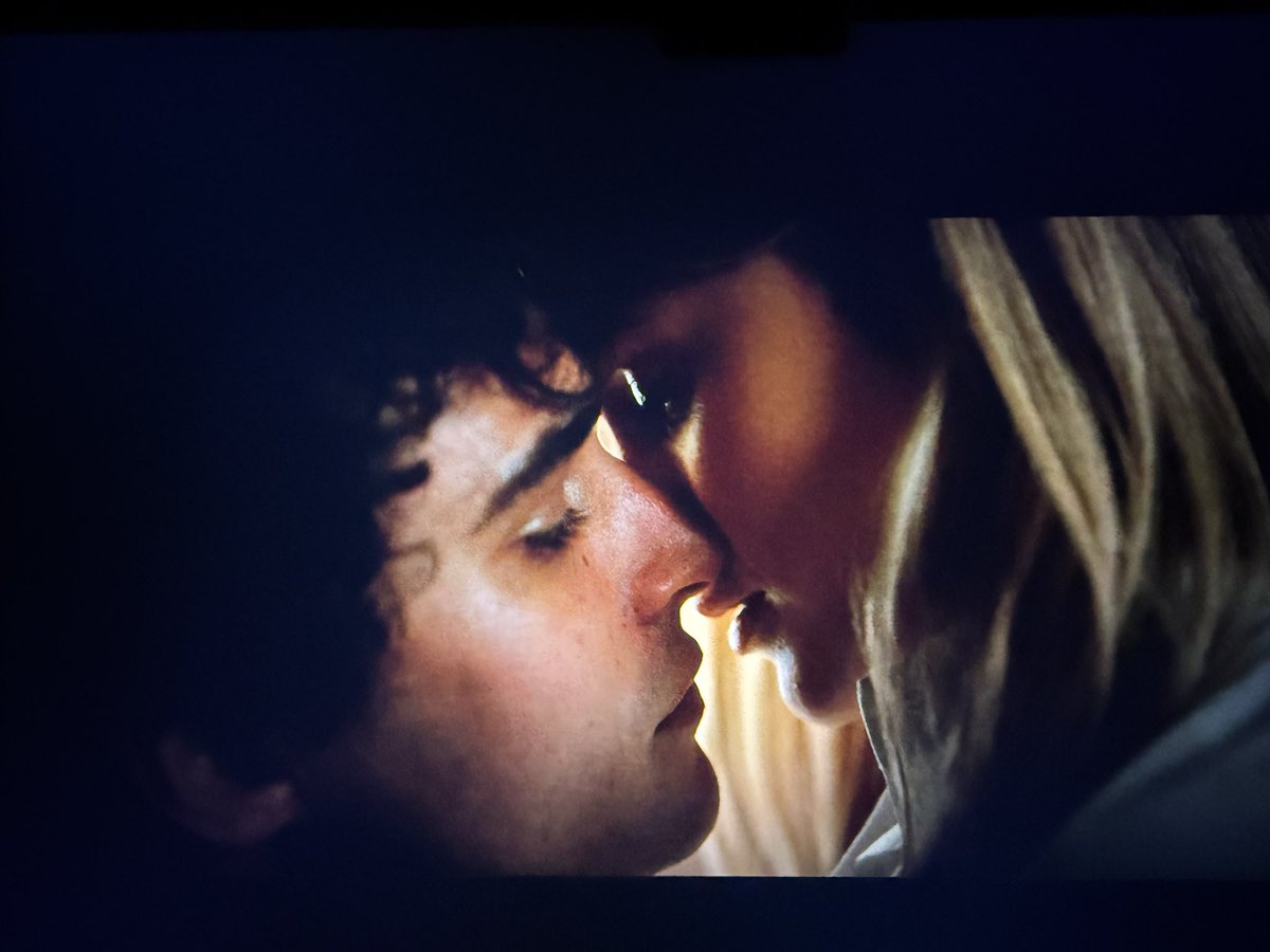 nonsono_io_'s tweet photo. ferma qui e non mi muovo per nessuna ragione
#JamesHunter #LoveMeLoveMeMovie #JuneWhite #book #PrimeVideo https://t.co/I4KffY4Qmg