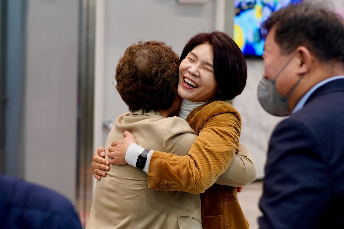 dudehowru's tweet photo. [강서병과 함께하는 2026 의정보고회]
28일(토) 오후, 많은 시민과 당원 여러분의 참여 속에 2026년 의정보고회를 마쳤습니다.

여러분곁의 한정애로 늘 함께하겠습니다. 고맙습니다.

#한정애국회의원 #강서병 #더불어민주당 #정책위의장 #의정보고회
https://t.co/lBo1kH1I4o https://t.co/fS5MxR29Ci