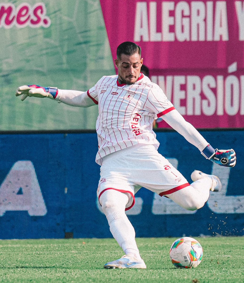 leonelcerrudo's tweet photo. 🔴 ¿A alguno le quedan dudas de que Jean Fernandes 🧤 tiene que ser el portero el jueves?

#América tiene en el brasileño 🇧🇷 un 1️⃣ con experiencia, jerarquía y que da seguridad. Transmite confianza a los compañeros y al hincha. https://t.co/ADScLC7Rr0