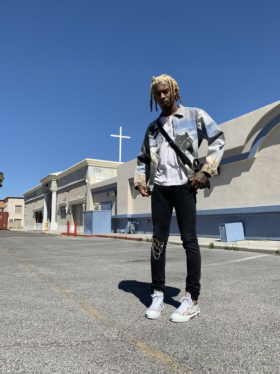 lxlvsh0t's tweet photo. UNSEEN PLAYBOI CARTI DIFFERENT FRAMES📸AND HIS CAMERA ROLL FROM HIS ICLOUD😭 https://t.co/1jtE2Eah9H