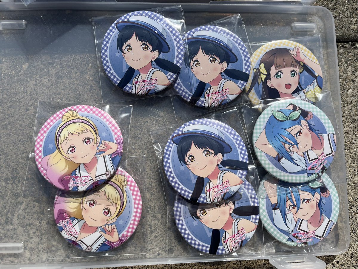 誰かメイちゃん、冬毬の缶バッジ交換してくれる方居ませんか？ 居たら