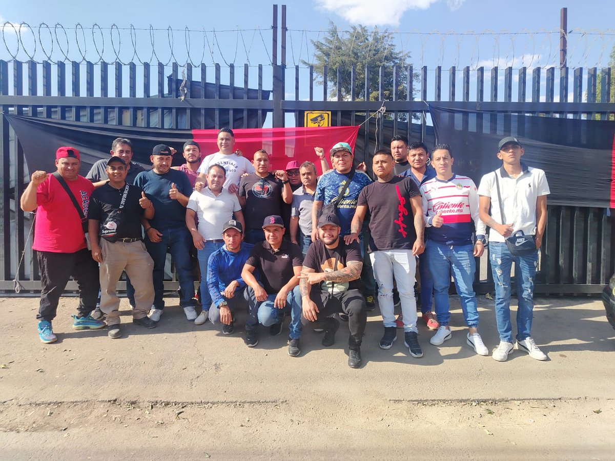 CSUM_mx's tweet photo. Una comisión del CEN de la CSUM, se presentó el día de hoy con los compañeros trabajadores de la empresa Tornel, en Tultitlán, Edomex, para expresar nuestra solidaridad con motivo de la huelga que estallaron hace 5 días, para exigir mejores salarios y que la empresa no regatee + https://t.co/HsszZE0JDD