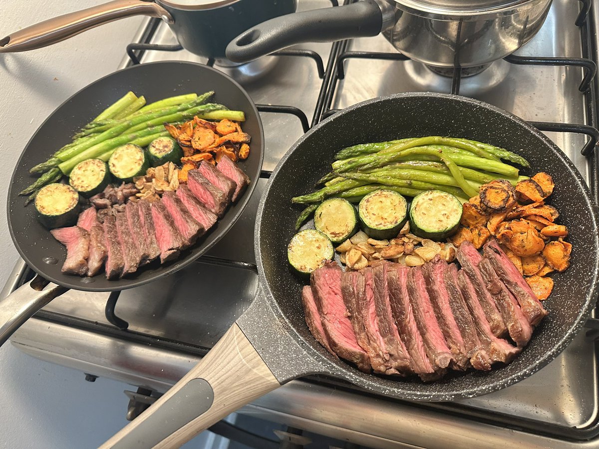 Fav_jaz's tweet photo. 繼續給狗做飯 https://t.co/koOM6aIxEx