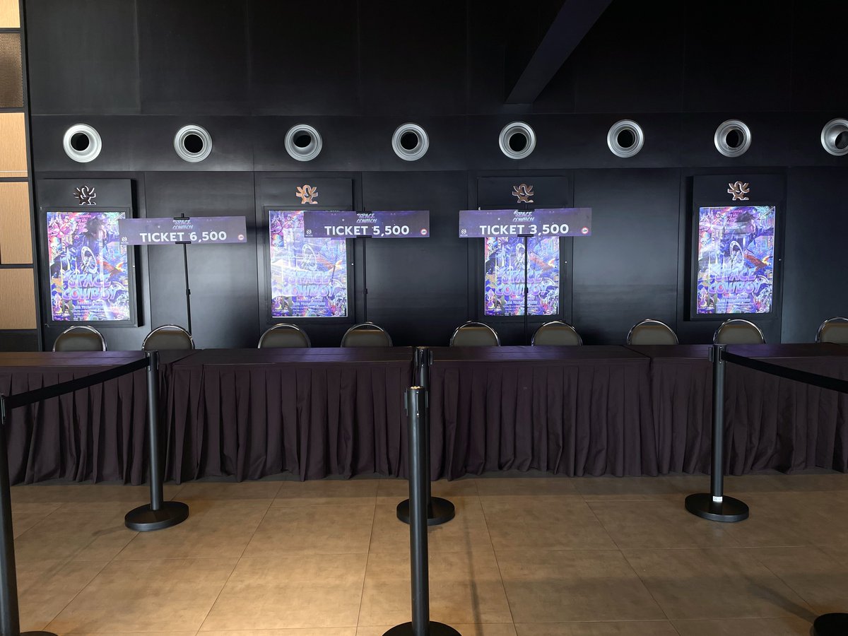 #SPACECOWBOYinBKK
ตอนนี้จุดลงทะเบียนเปิดให้บริการแล้ว การแสดงของเราจะเริ่มตรงเวลา แฟนๆสามารถมาลงทะเบียนรับเบเนฟิตได้เลยนะคะ

The registration counter is now open. Our show will start on time, and fans may proceed to register and collect their benefits now.