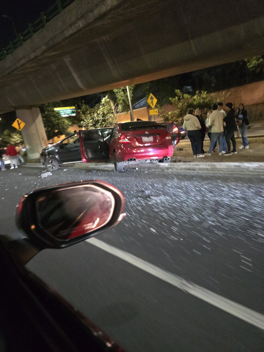 miristrella's tweet photo. Accidente sobre centrales del  Viaducto Tlapan a la altura de San Fernando de sur a norte @UCS_GCDMX @OVIALCDMX @C5_CDMX @TlalpanAl @JerrxG13 @MrElDiablo8  aún sin asistencias https://t.co/a9jjASF56c