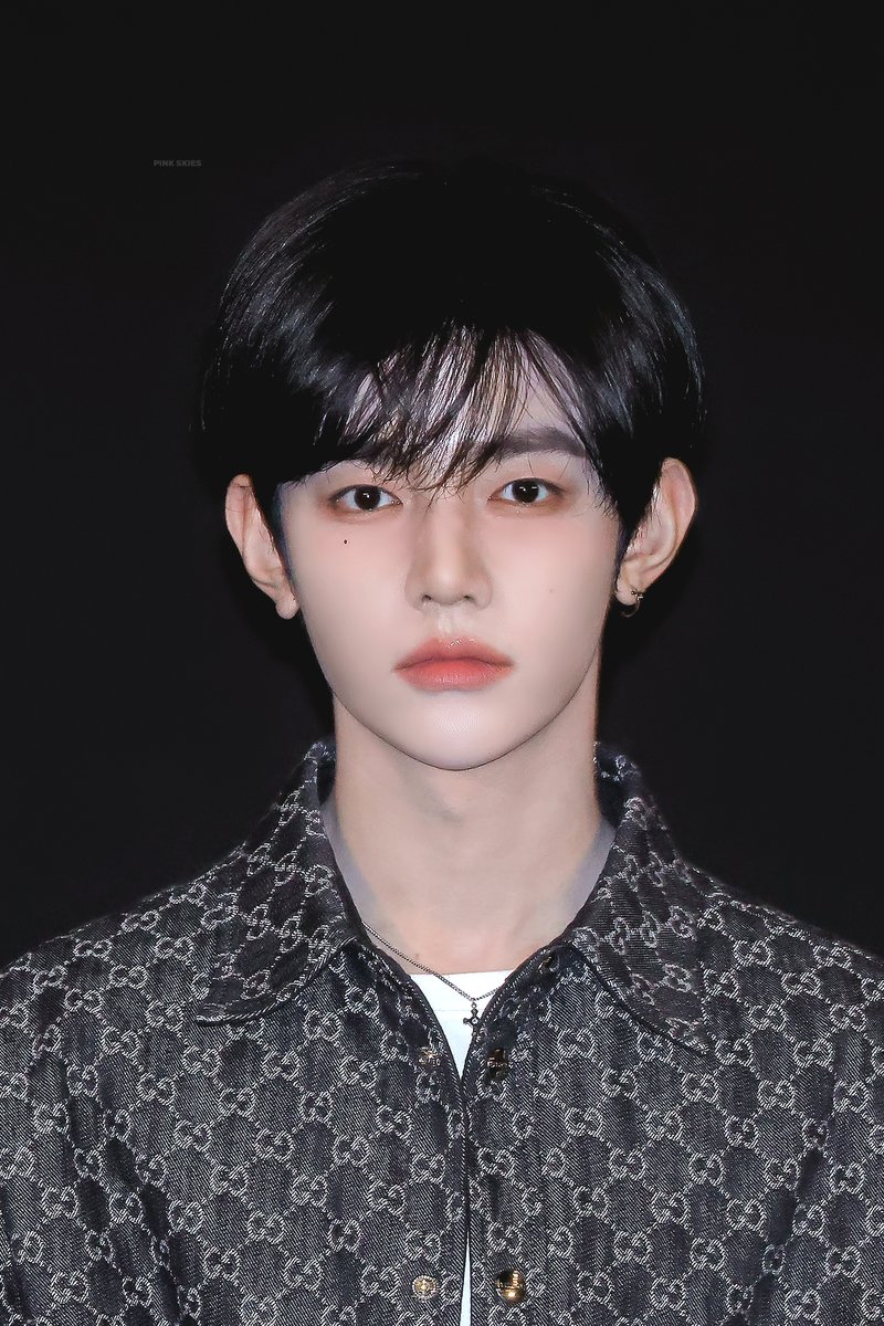 #ZHANGHAO from #ZEROBASEONE is rumored to have recorded a new solo track. Upon its release, his challenge with Justin will also be uploaded.