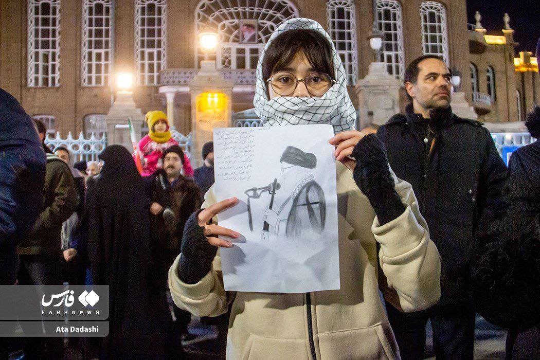 Iyervval's tweet photo. 1) Dubai airport hit
2) Burj Khalifa hit
3) Huge pro government protests in Tehran
4) Secular modern Iranian woman carrying a poster of Ayatollah Khamenei https://t.co/ilGnSIbkBm