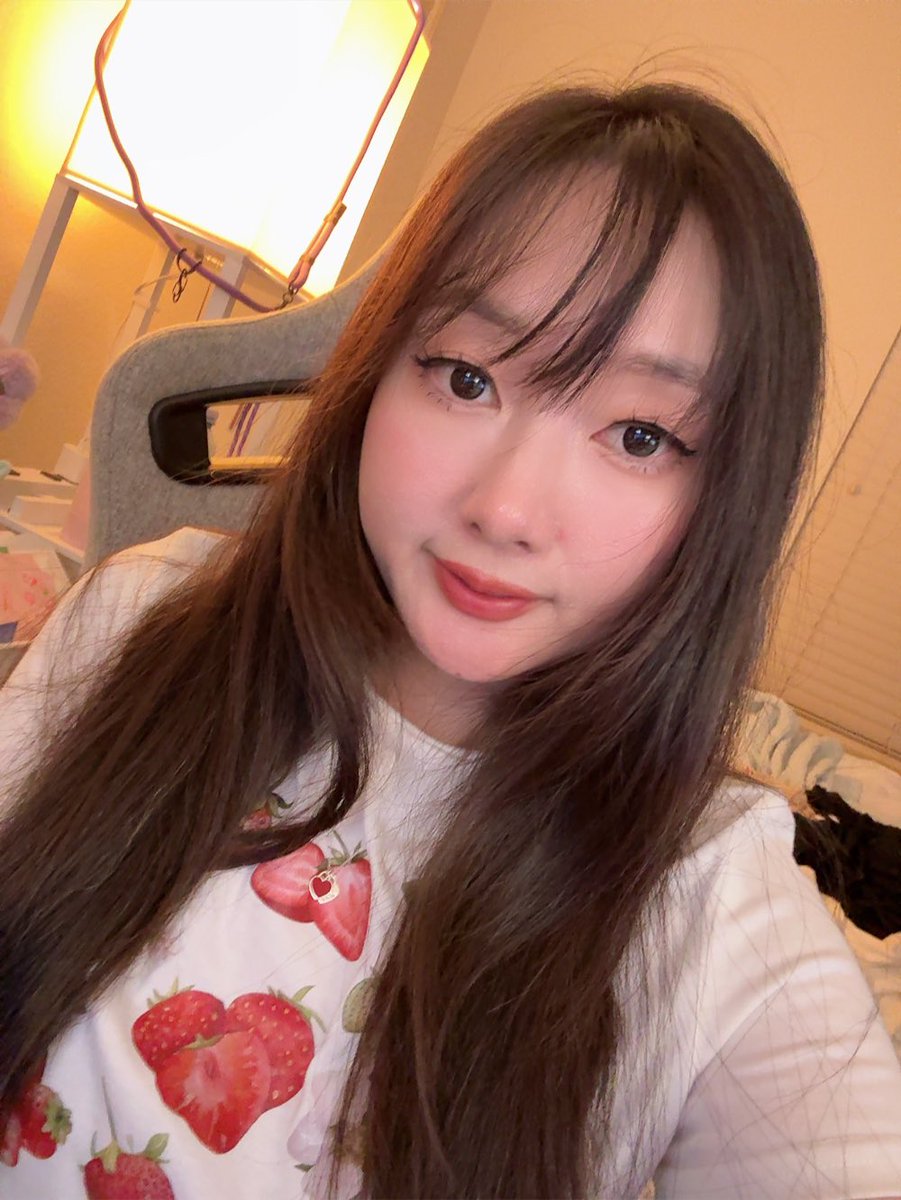 SirWeina's tweet photo. Gaming night wanna play? https://t.co/1y64GWxxOw