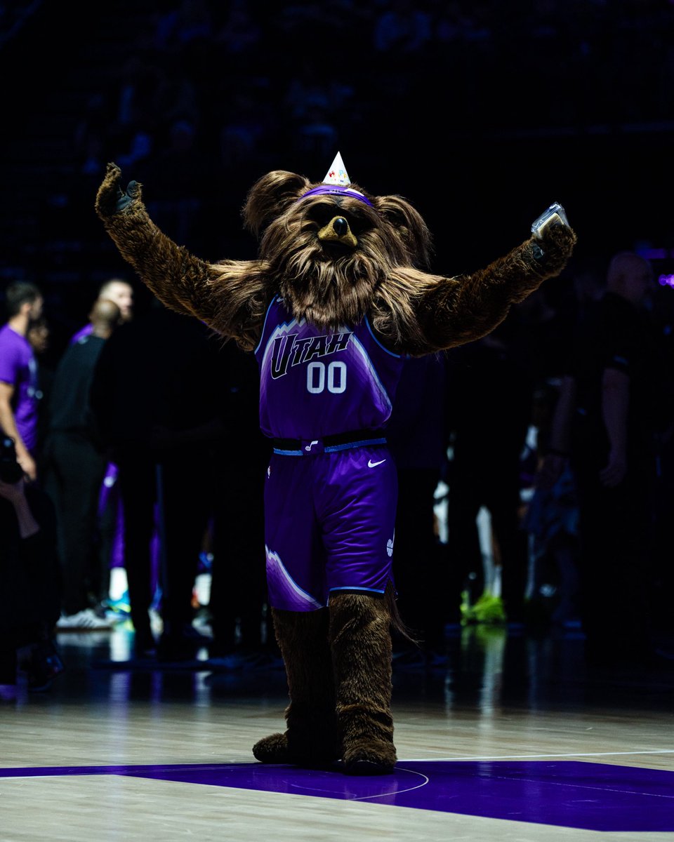 everybody say HAPPY BIRTHDAY @utahjazzbear 🥳🐻
#TakeNote