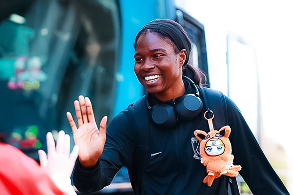 ハーフジップ 浦和レッズ 2022ごろ 美品 Mサイズ スタッフ支給品