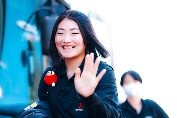 浦和レッズ 美品 2022ごろ スタッフ支給品 Mサイズ ハーフジップ