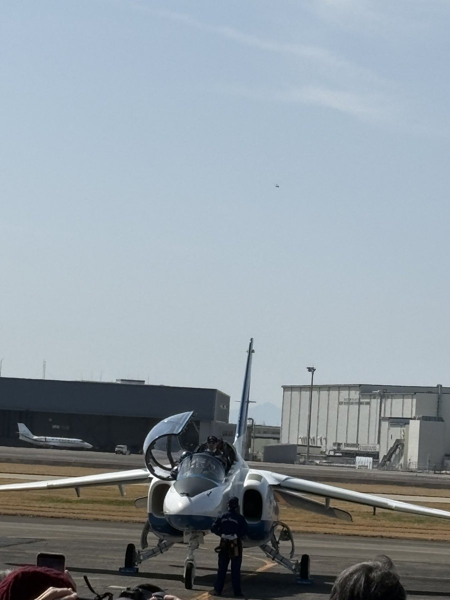 Ageless_Goods's tweet photo. いよいよブルーインパルスが飛行します✈️

エンジン始動しました〜

もうこれだけでワクワク☺️

#小牧基地航空祭 
#ブルーインパルス
#小牧基地 https://t.co/4zeEh6yikm
