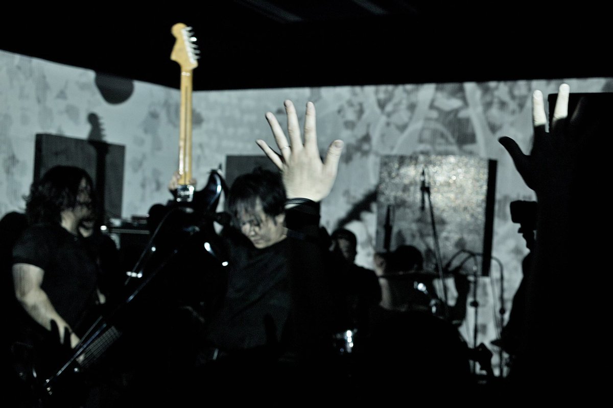 クリシュナさん、画になるショット多かったなー。本番まで飲まないでおくかと思ったけれど、ついつい飲んじゃった…
アルコール＋重低音＋大音量＋繰り返しによるトランス感でテクノみたいな心地良さがあった。