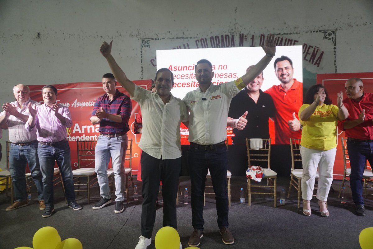 lacostasoy's tweet photo. La 1 se llenó de la 10. Así se presentó la pre candidatura de Rodrigo Paredes para la concejalía de Asunción en la seccional 1. Estuvo presente @arnaldosamanieg. Paredes se lanzó con la lista 7 - opción 10. Se presentó como el capitán del equipo en Capital. https://t.co/TGmDzFJ6F5