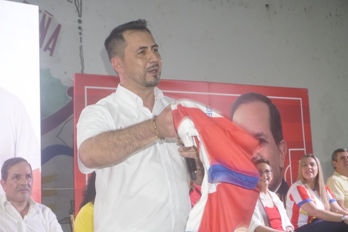 lacostasoy's tweet photo. La 1 se llenó de la 10. Así se presentó la pre candidatura de Rodrigo Paredes para la concejalía de Asunción en la seccional 1. Estuvo presente @arnaldosamanieg. Paredes se lanzó con la lista 7 - opción 10. Se presentó como el capitán del equipo en Capital. https://t.co/TGmDzFJ6F5