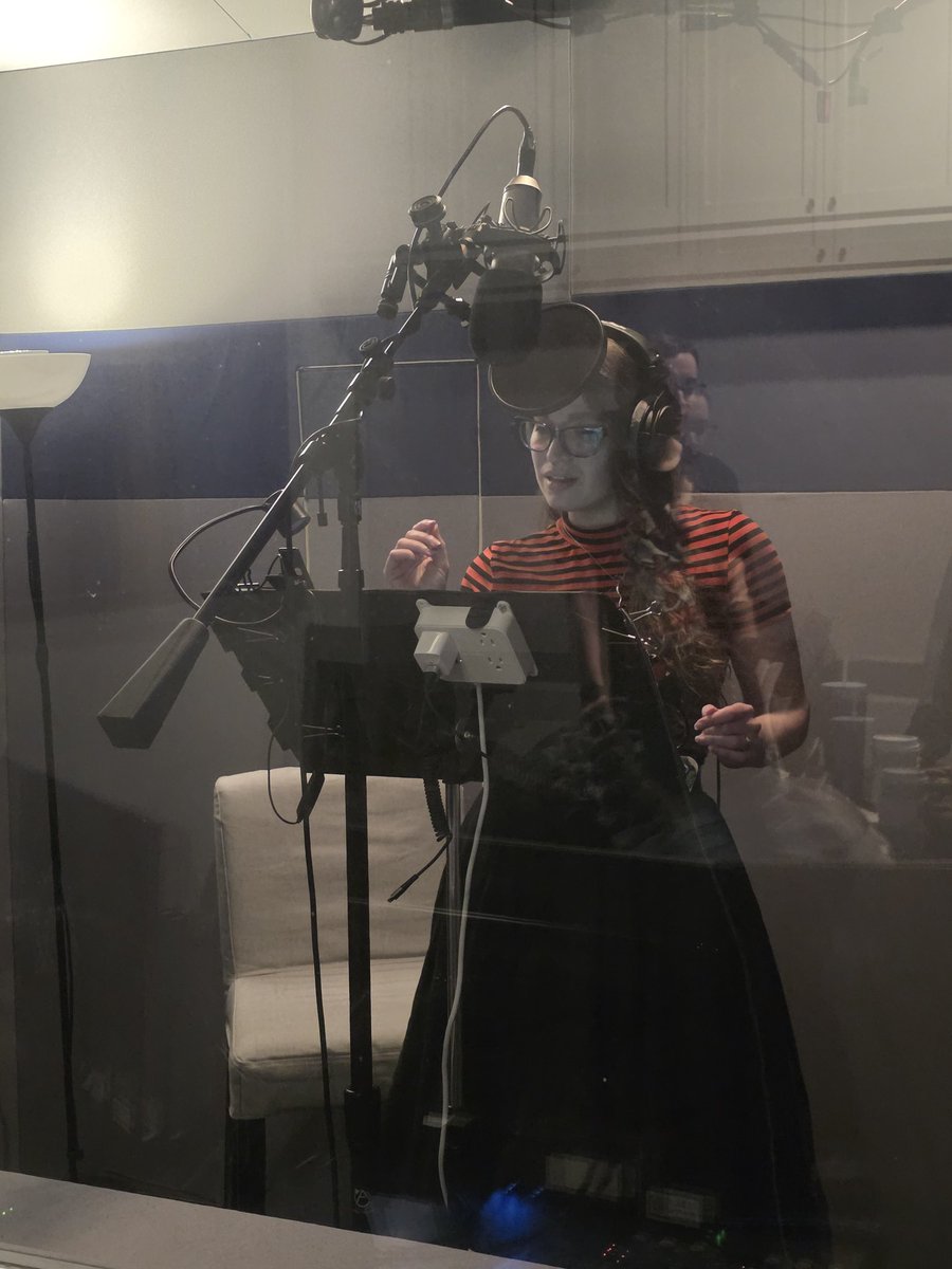 ArieldeMent's tweet photo. What an awesome day at @voicetraxwest ! I really enjoyed being director by all the student directors. Thank you to the "client" @littlevomama for letting me be a part of this amazing class!

#voiceover #voclass #voiceacting #videogames #voiceactor https://t.co/5DMxb54aD6