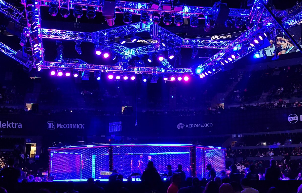 It's time! #UFCMexico <a href="/UFCEspanol/">UFC Español</a> <a href="/ufc/">UFC</a>