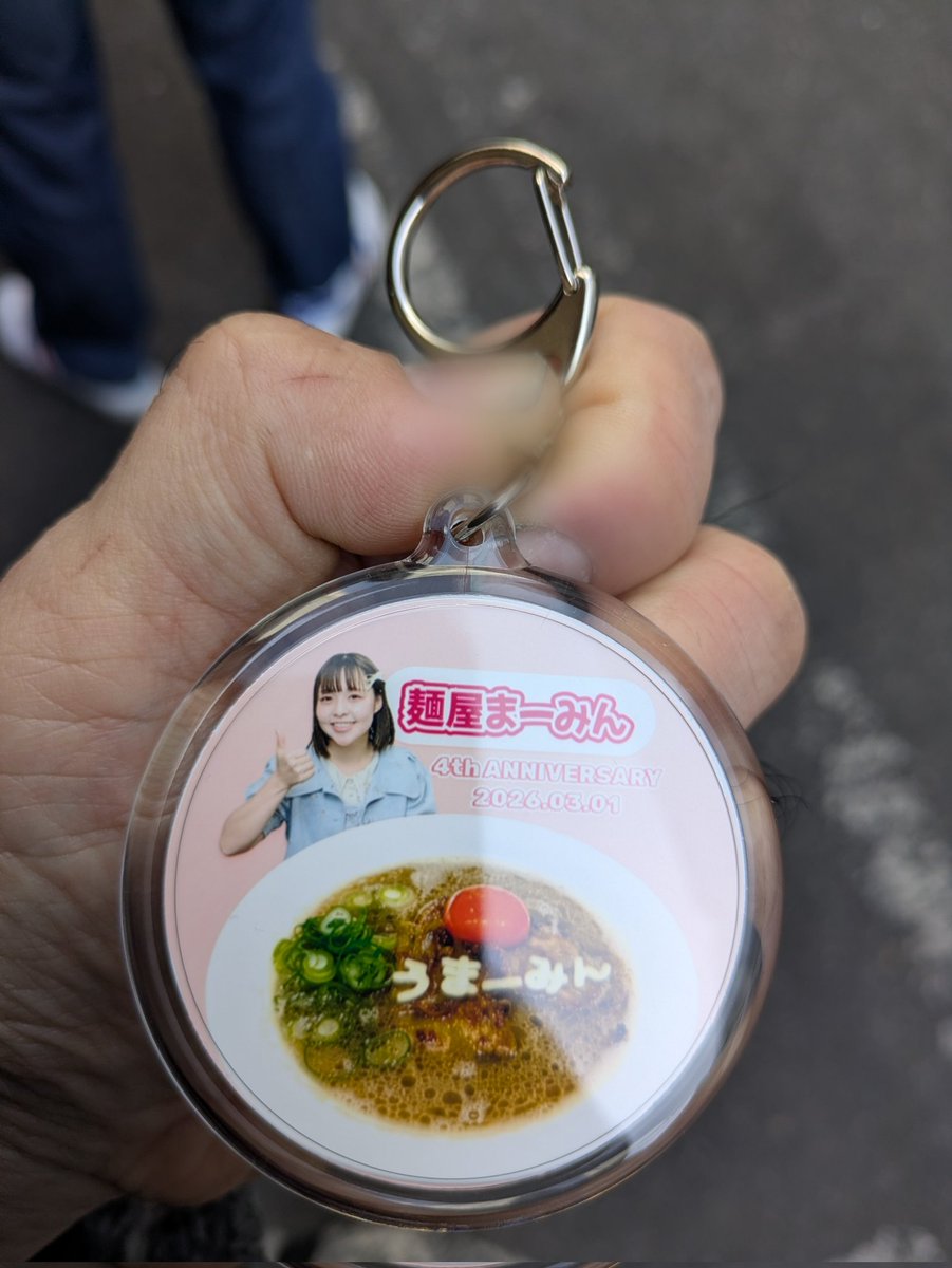 麺屋まーみん4周年イベント
in中華蕎麦ごとう

4周年おめでとうございまーみん🎉

もちもち手もみ麺の濃厚うまーみん肉そば

サラッと豚骨の出汁が効いた魚介の旨味が加わった塩ダレのスープともちもち極太の手もみ麺と甘辛仕立てのお肉の相性が抜群で真っ赤卵が加わることで更にうまーみんでした👍