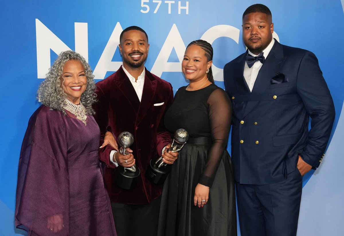 bjordanfiles's tweet photo. michael b. jordan with his mom, sister and brother at the #NAACPImageAwards. https://t.co/5GTqwiRM67