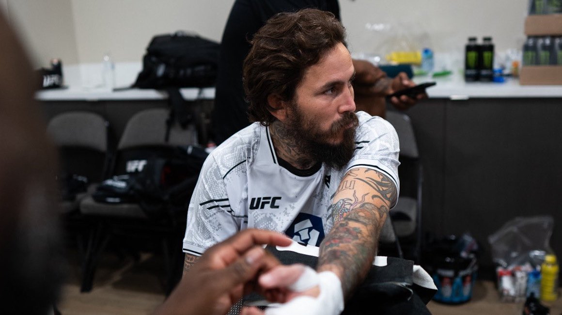 AndresBV_9's tweet photo. Chito Vera perdió en decisión 29-28.
Nuevamente horrible Fight IQ, mala planificación de pelea, no se puede ir toda la pelea aguantando por un chispazo K.O que no llegará.
Ya no tiene explosividad, no se busca nada diferente.
El declive es real. https://t.co/HSwzqEkBAI