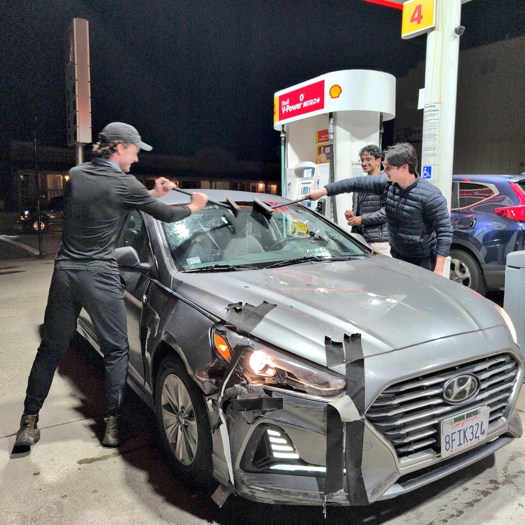 skeptrune's tweet photo. touching snow for the second time this month https://t.co/ocGYARfGcP