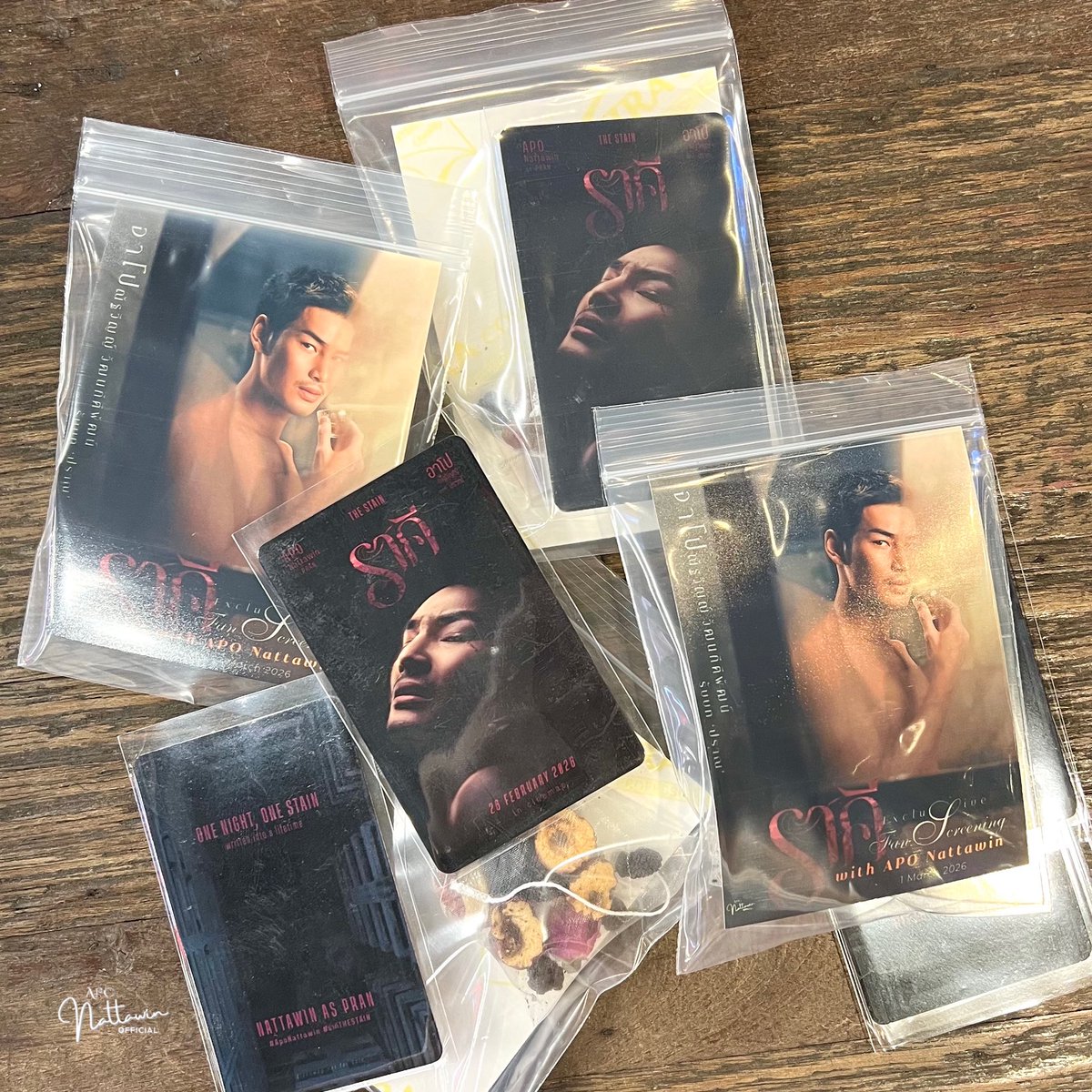 วันนี้ทางบ้านเตรียม Giveaway สำหรับแฟนๆ ที่มีบัตร “ราคี” Exclusive Fan Screening with APO Nattawin (จำนวนจำกัด) เพียงแสดงบัตรที่ได้แลกมาเรียบร้อยแล้ว มารับของได้เลย สำหรับสถานที่และเวลา จะแจ้งให้ทราบอีกครั้งนร้าาา

#.ราคีFanScreeningAPO
#ApoNattawin #apocolleagues 
<a href="/Nnattawin1/">Nnattawin</a>