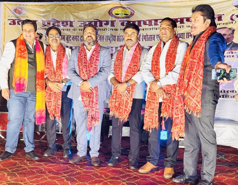 tripa_markanday's tweet photo. नोएडा में उत्तर प्रदेश व्यापार मंडल के आमंत्रण पर होली मिलन समारोह में शामिल होकर प्रदेश के व्यापारियों समेत सभी को होली की हार्दिक शुभकामनाएं प्रेषित किया| कार्यक्रम में मुख्य अतिथि के रूप में संतकबीरनगर के पूर्व सांसद प्रवीण निषाद जी की उपस्थिती रही| https://t.co/blNHOt1w9f