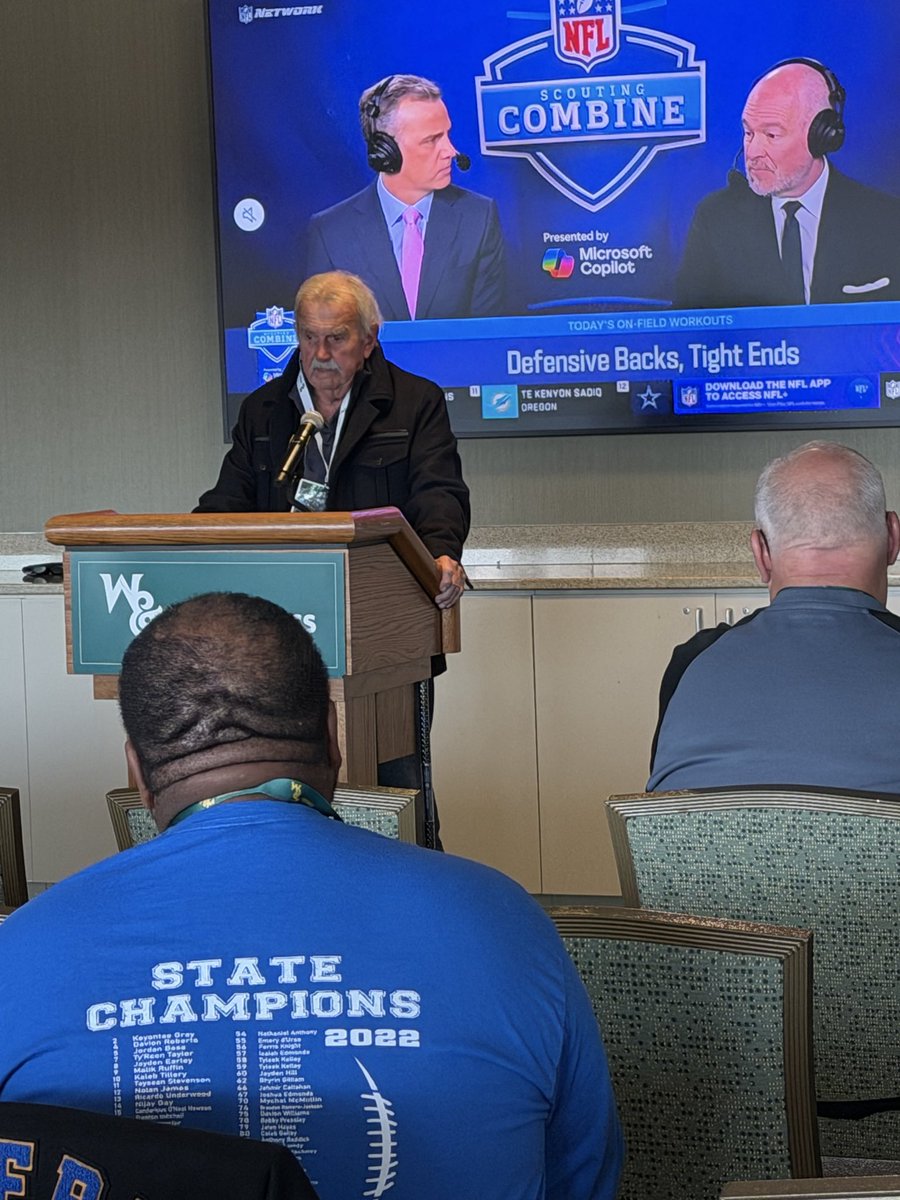 CoachMikeLondon's tweet photo. Thank you VHSL Hall of Fame &amp; coaching Legends who spoke at our clinic today!  Mike Smith Hampton HS-Andy Linn Layfayette HS Former WM FB Alumnus - Doug Hubbard Honaker HS @VHSL_ https://t.co/BOBNjTLrlW