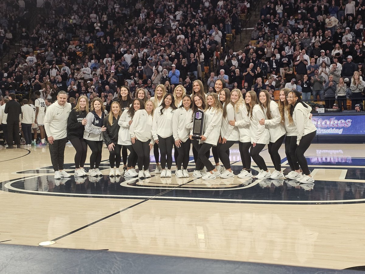 jwalker_sports's tweet photo. Utah State clinched a share of the Mountain West gymnastics title and the team got an ovation from the crowd here at the basketball game. https://t.co/MbLnKsc7B6