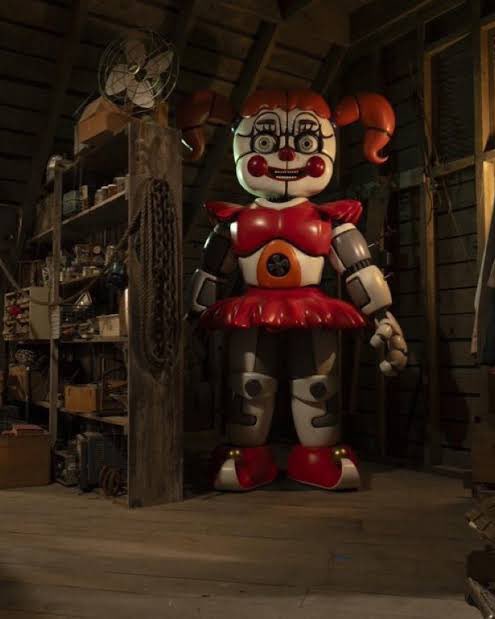 There’s something aesthetically pleasing to me about seeing this 80s workshop with wood panel walls that just has this Cleanly polished high tech robot just plopped in the middle here, idk it just hits me in the right way