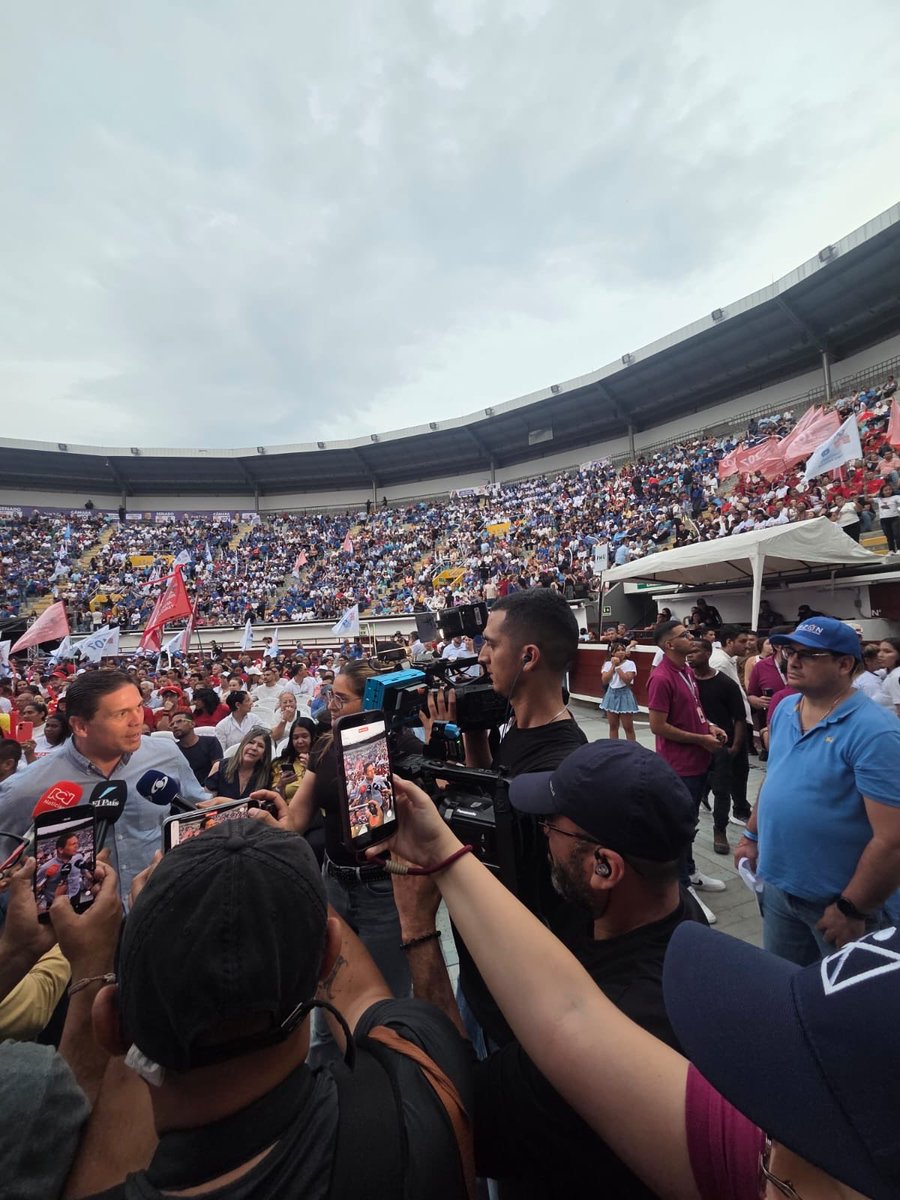 Juancamilorpog's tweet photo. Plaza llena en Cali. @PinzonBueno Presidente. Vamos a ganar!! https://t.co/36UYev2K1l