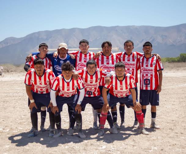 Las chivas vs equipos contendientes