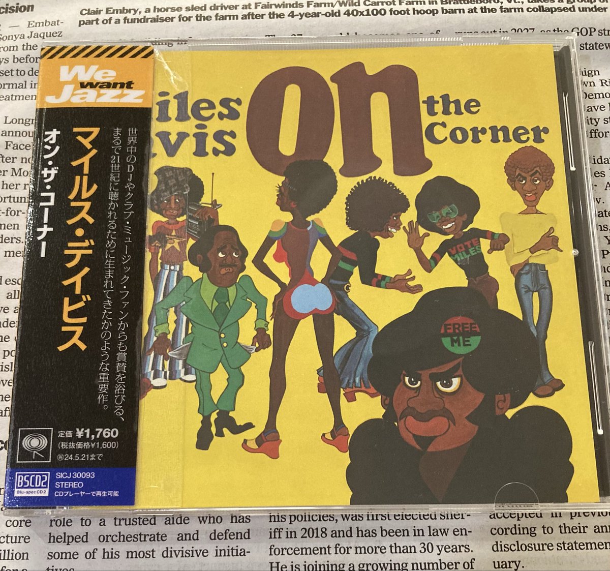 Yamaguci1971's tweet photo. これ聴いてます。
#MilesDavis
#OnTheCorner
おはようございます。
今日は一発目からテンション高めの音盤です。
これ聴きながら町内会の仕事をシャキッと片付けます。 https://t.co/rCgnpcQbir