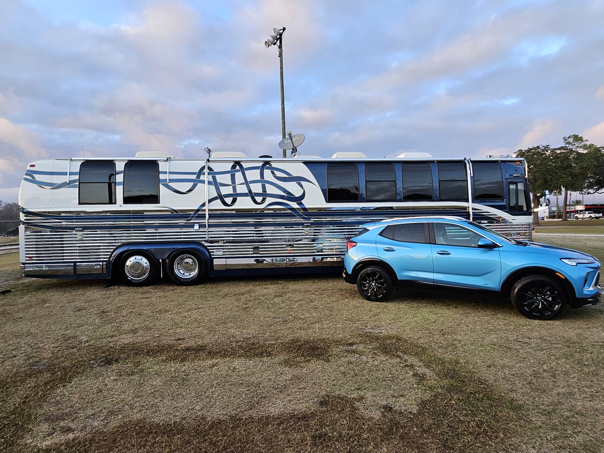 Johnny Gibson tweet media