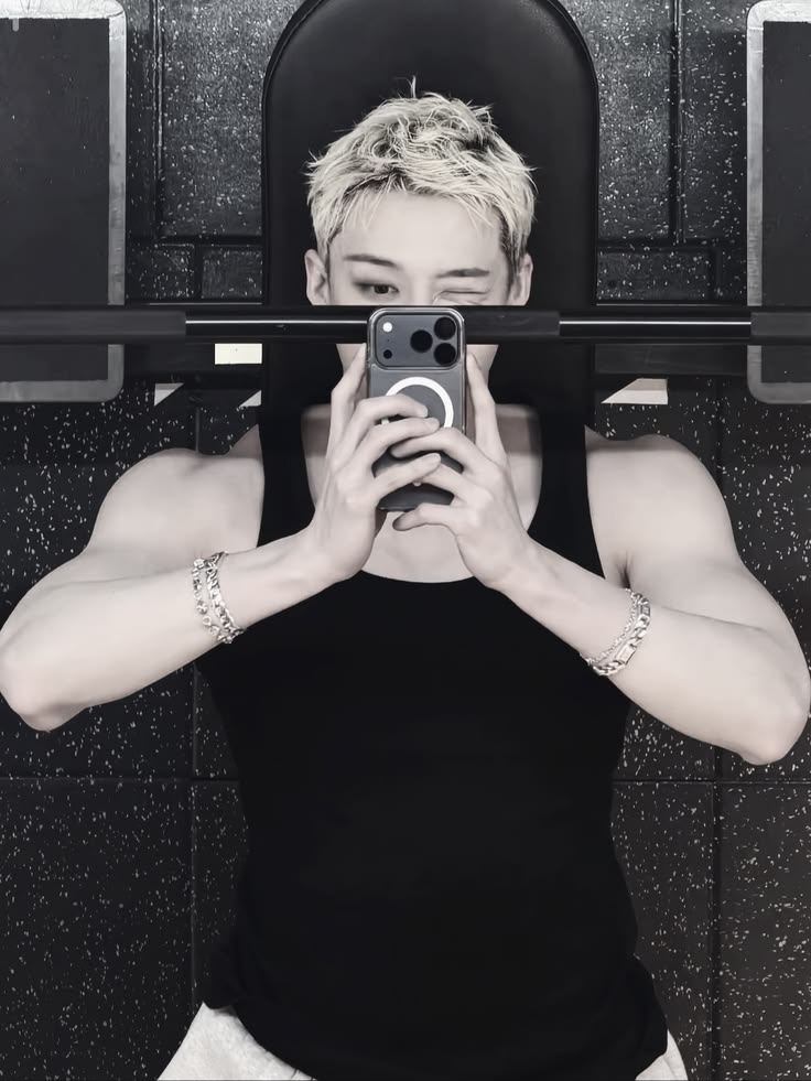 im_fifix's tweet photo. —Capricho—
  Os #chanmin 🔞

Ch4n y su lindo novio S3vngm¡n recientemente se habían mudado juntos, y ahora, más que nunca, podían estar juntos. Para el gusto de Chn, podría estar todos los días, si quisiera, entre las piernas de su adorable novio. https://t.co/Ayt58wGdES